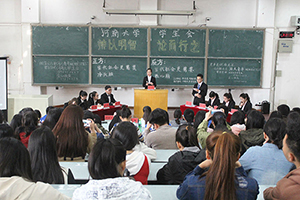 鱼虾蟹骰子
辩论队在校第九届校园辩论赛中首战告捷.jpg